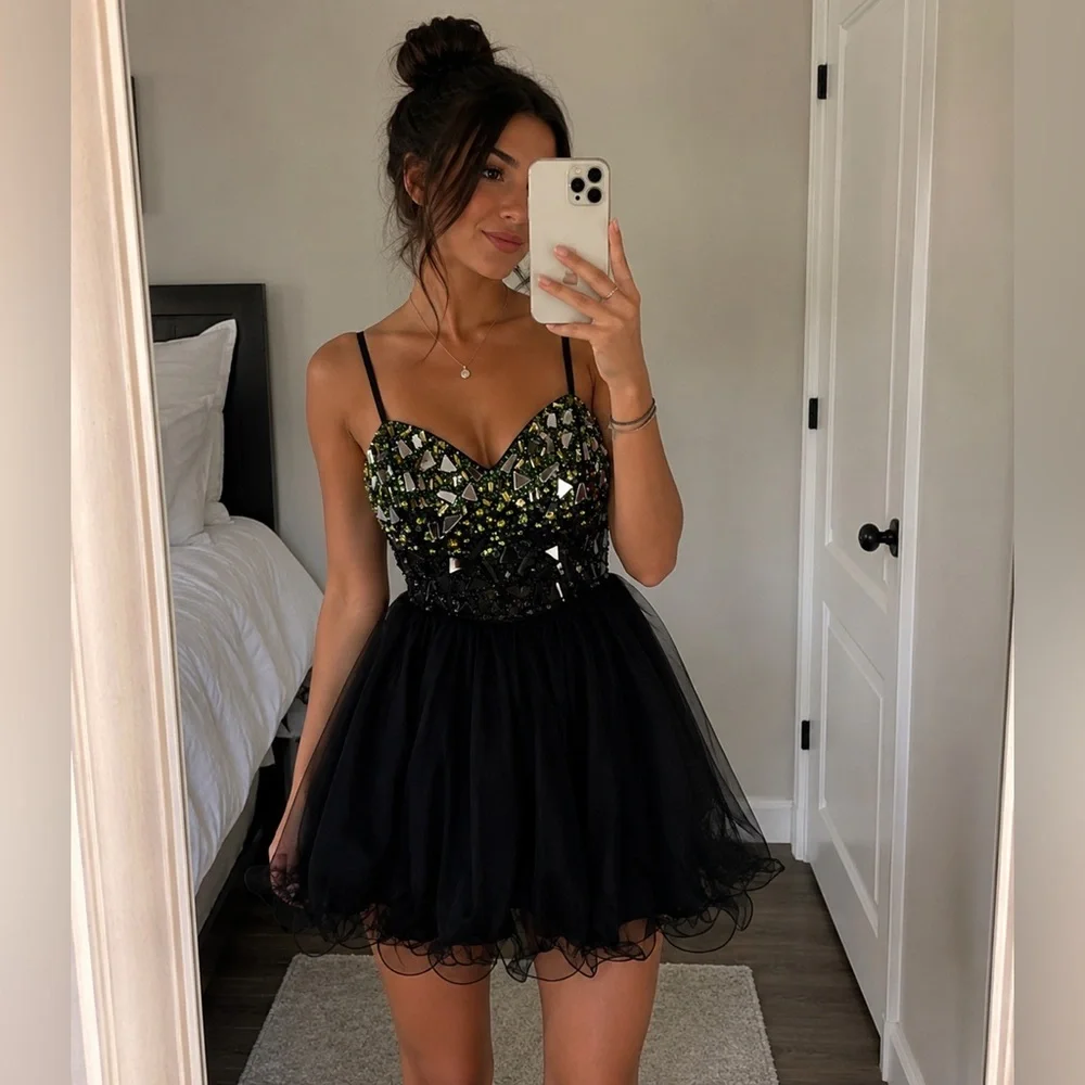 Short Black and Green Prom Dress with Elegant Design M - Picture 1 of 11